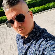 Frenchie starts smelling like Fritos after 10 days of bathing him 🤣