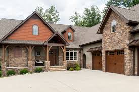 These features reflect the arts & crafts movement that inspired homes with simple and honest detailing. Stone Gallery Horizon Stone