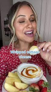 Janelle Cote's Instagram, Twitter & Facebook