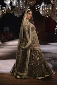The Actress Looked Like A Dream Plus Other Celebrities Snapped During Lfw Pakistani Wedding Outfits Indian Maternity Wear Pakistani Bridal Dresses