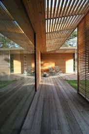 Les Systemes Brise Soleil En 49 Photos Toiture En Bois Maison Bois Et Maisons Exterieures