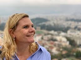 Elis (4) raakte binnen 72 uur verlamd, nu kan ze dankzij speciale robot  álsnog lopen