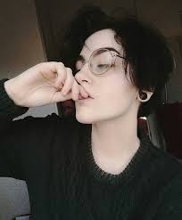 pin by xdmike on ahhhh androgynous hair cute emo hair styles
