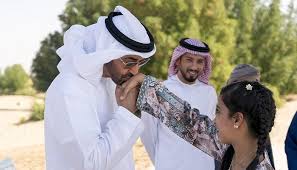 خليفة بن زايد آل نهيان رئيس دولة الإمارات العربية المتحدة. Ù…Ø­Ù…Ø¯ Ø¨Ù† Ø²Ø§ÙŠØ¯ Ø£Ø¨Ù†Ø§Ø¡ Ø§Ù„Ø´Ù‡Ø¯Ø§Ø¡ ØªØ±Ø¨ÙˆØ§ ÙÙŠ Ù…Ø¯Ø±Ø³Ø© Ø§Ù„Ø´Ø¬Ø§Ø¹Ø© ÙˆØ§Ù„Ø¹Ø·Ø§Ø¡