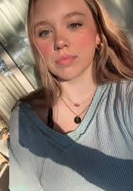 Kelly Goins's Instagram, Twitter & Facebook