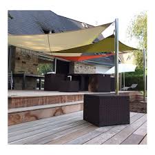 Grâce à ses dimensions généreuses, vous pourrez profiter d'un grand espace de vie totalement abrité des rayons du soleil. Voile D Ombrage Sur Mesure Resistance Demontree En Video