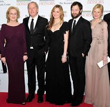 Mamie Grace Gummer Look Just Like Mom Meryl Streep At A Young Age Meryl Streep Meryl Streep Family Celebrities