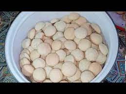 Cara Membuat Kue Kering Baruasa Khas Kota Makassar Youtube Food Breakfast Vegetables