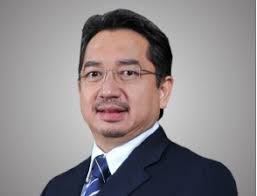According to the new straits times, datuk nizam, who owns 29.25 million shares in petra energy, decided to resign to pursue other business ventures. Datuk Mohamed Nizam Razak