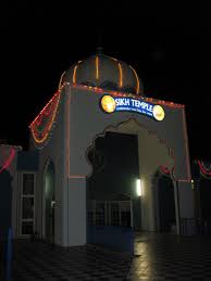 Sikh parade í yuba city er haldin árlega fyrstu helgina í nóvember til að fagna guru gadee, afmæli vígslu guru granth sahib. Yuba City Sikh Temple Courtesy Of The Kang Family Pioneering Punjabis Digital Archive