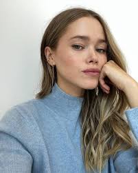 leia By Valeria Lipovetsky