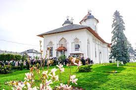 Mănăstirea cernica este cel mai mare aşezământ monahal de cultură, spiritualitate şi artă și locul unde au trăit sfântul ierarh calinic de la cernica, sfântul cuvios gheorghe de la cernica și sfântul. DescoperÄƒ Romania MÄƒnÄƒstirea Cernica Un AÈ™ezÄƒmant Monahal Unic De LangÄƒ BucureÈ™ti Editia De Dimineata
