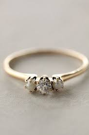 Choosing The Perfect Wedding Rings Perle Verlobungsring Brautschmuck Verlobungsideen