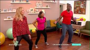 Comment Danser Le Kuduro Le Tuto De Karim La Maison Des Maternelle Comment Danser Danse Salsa Maison Maternelle