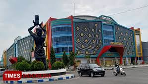 Jadi persiapkan diri dengan baik agar mampu bersaing ditengah ketatnya dunia kerja. Hari Ini Pedagang Boyongan Ke Gedung Baru Pasar Legi Ponorogo Times Indonesia