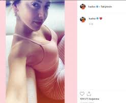 Şu sıralar o ses türkiye'de jüri üyeliği yapan şarkıcı. Hadise Nin Ev Hali Selfiesi