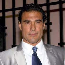 • la telenovela #lamexicanayelgringo cambia de nombre a #lamexicanayelguero con #silvianavarro y #eduardoyañez producción de #nicandrodiaz. Eduardo Yanez Net Worth Salary Bio Height Weight Age Wiki Zodiac Sign Birthday Fact
