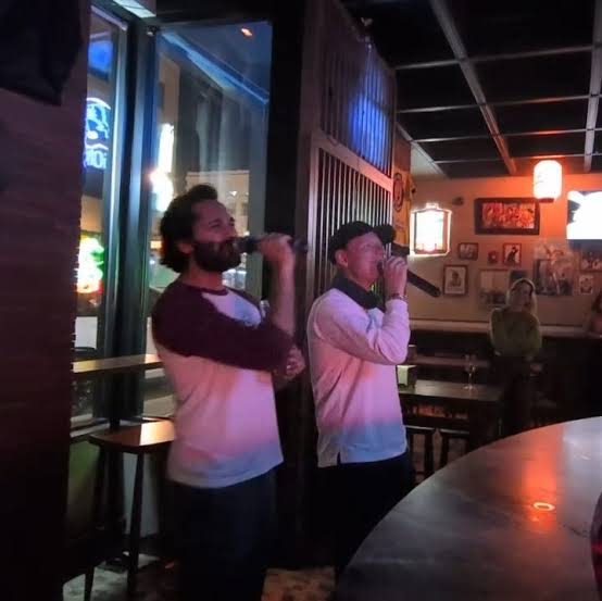 Ed Sheeran sings 'Thinking Out Loud' with fan at Detroit karaoke spot