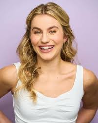 Diana Colunga's Instagram, Twitter & Facebook