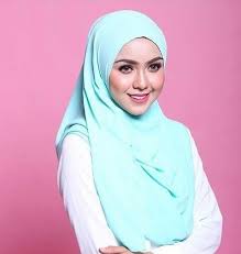 Paduan warna dari lisptik ini adalah. Ketahui Kombinasi Warna Bibir Dan Hijab Yang Pas Hanya Dari 3 Warna Lipstik Saja