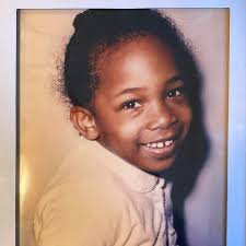 Who would win in a fight between 100 gorillas and alien queens?