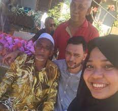 Pelakon dikenali dengan watak pak jabit melalui filem hantu kak limah balik rumah, abdul rahman kadir atau man kadir. Pak Jabit Meninggal Dunia