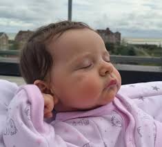 Recherche de cette poupée en dehors de RSGDolls et BabiesPrincess :  r/reborndolls