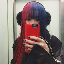 雨の日はウィッグに限る 湿気こわくない 髪うねうねならない ずらざんまい 赤青ウィッグ 髪 青 ウィッグ ヘア