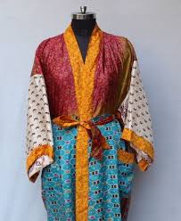 Indian Vintage Art Silk Sari Robe Nightdress Kimono Robe Free Size Long Kimono Robe Bohemian Fashion Brid Antique Clothing Pretty Kimonos Fashion Bridal Shower