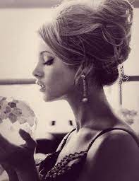 40 Picture Perfect Hairstyles For Long Thin Hair Hair Styles Long Thin Hair Romantic Hairstyles