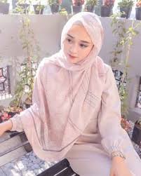  170 Ide Wanita Berhijab Di 2021 Wanita Hijab Gaya Hijab