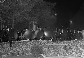 Il y a 50 ans on c'est battu pour notre droit et aujourd'hui on perd tout. Recit 10 Mai 1968 La Nuit Des Barricades Fait Basculer La France Dans La Greve Generale