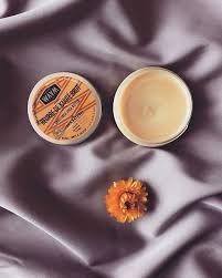 L Indispensable Pour Vaincre Les Petits Maux Du Froid Le Beurre De Karite Brut Gercures Crevasses Peaux Seches Il Re Avec Images Beurre De Karite Karite Peau Seche