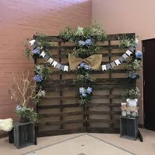 Diy Rustic Floral Photo Backdrop For My Brother Sister In Laws Baby Shower If Anyone Is Baby Shower Backdrop Baby Shower Photo Booth Rustic Baby Shower