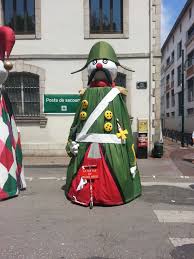 Defile Des Geants Avec Le Marechal Fete De Bayonne Bayonne Fete