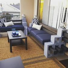 Outdoor table made from cinder blocks and stained pine wood. Cinder Block Bench Easy Simple Diy Ideas Balcony Decoration Eco Friendly Garden Ideas