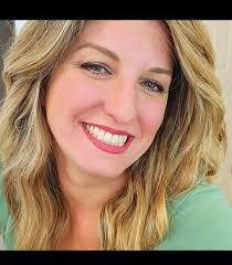 Ella Davidson's Instagram, Twitter & Facebook