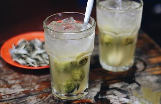 Nước sấu Hà Nội - ngọt như tình đầu của bạn. Với thời tiết oi bức này, được uống một ly nước sấu cơ thể bạn sẽ tỉnh tảo lên rất nhiều.