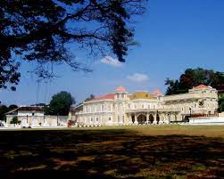 Istana maziah adalah antara istana tertua yang masih digunakan di terengganu, dan dibina selepas istana asal, yang dipanggil istana hijau musnah akibat kebakaran selepas dibina oleh sultan omar pada tahun 1870. Istana Maziah Wikipedia Bahasa Melayu Ensiklopedia Bebas