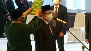 Presiden republik indonesia, menimbang : Hasbi Jabat Sekretaris Mahkamah Agung Koran Nusantara