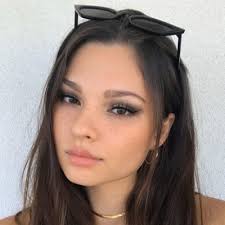 Moni 💕 (@moni_moniii)