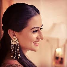 Simrat Dhillon's Instagram, Twitter & Facebook