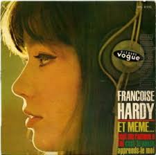 couplet 1 ma jeunesse fout l'camp tout au long des poèmes et d'une rime à l'autre elle va bras balants ma jeunesse fout l'camp a la morte fontaine et les coupeurs d'osier moissonent mes vingt ans. Francoise Hardy Ma Jeunesse Fout Le Camp Lyrics And Tracklist Genius
