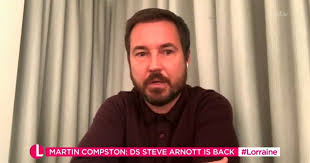 Martin compston (born 8 may 1984) is a scottish actor and former professional footballer. 6pyc1vwuv0sujm