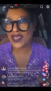 She has merged The Pace Sisters and The Clark Sisters 😂😂