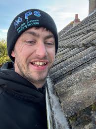 𝐓𝐡𝐞 𝐠𝐮𝐭𝐭𝐞𝐫-𝐜𝐥𝐞𝐚𝐫𝐢𝐧𝐠 𝐬𝐞𝐚𝐬𝐨𝐧 𝐢𝐬 𝐬𝐭𝐢𝐥𝐥  𝐠𝐨𝐢𝐧𝐠 𝐬𝐭𝐫𝐨𝐧𝐠! 🍂🍃 🔸 Gutter Clearing