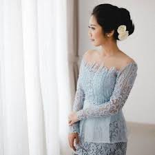 Model kebaya bali modern yang cantik dan elegan. 6 Model Kerah Kebaya Yang Bisa Anda Pilih Sesuai Bentuk Tubuh