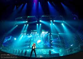 Born november 4, 1985, robin grew up in a place called oz (oss) and, like the name of his hometown, his music strikes a resembling chord with. Klein In Oss Groot In De Vs Robin Borneman Leeft Zijn Jongensdroom Show Ad Nl