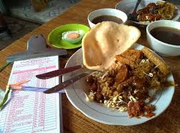 Di beberapa warung nasi pecel di madiun, anda akan menemui orang yang. Makanan Khas Surabaya Rawon Pak Pangat Surabaya