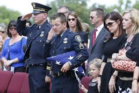 Heartbreaking Pictures From The Funeral Of A Police Dog Who Died Saving His Partner Police Dogs Heartwarming Photos Military Dogs